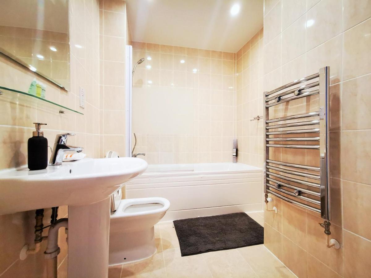 Lovely Holiday Home In Birmingham City Center 3 Bedrooms House By Hf Group Bagian luar foto